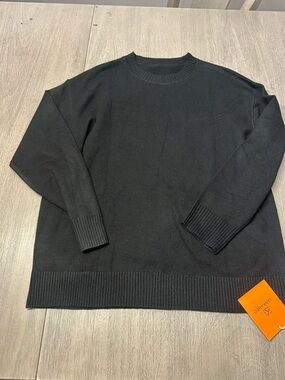 Men's Black Crewneck Sweater - Soft Ribbed Hem & Cuffs
